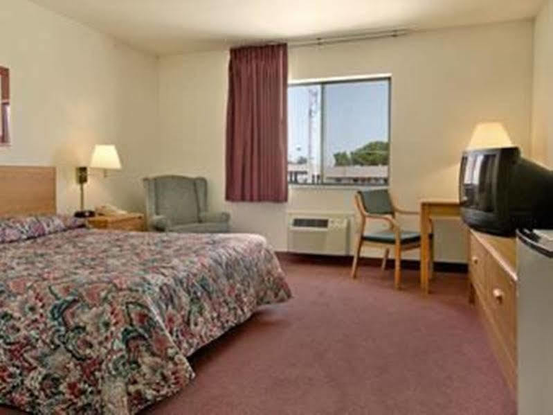 Super 8 By Wyndham Chanute Exterior foto